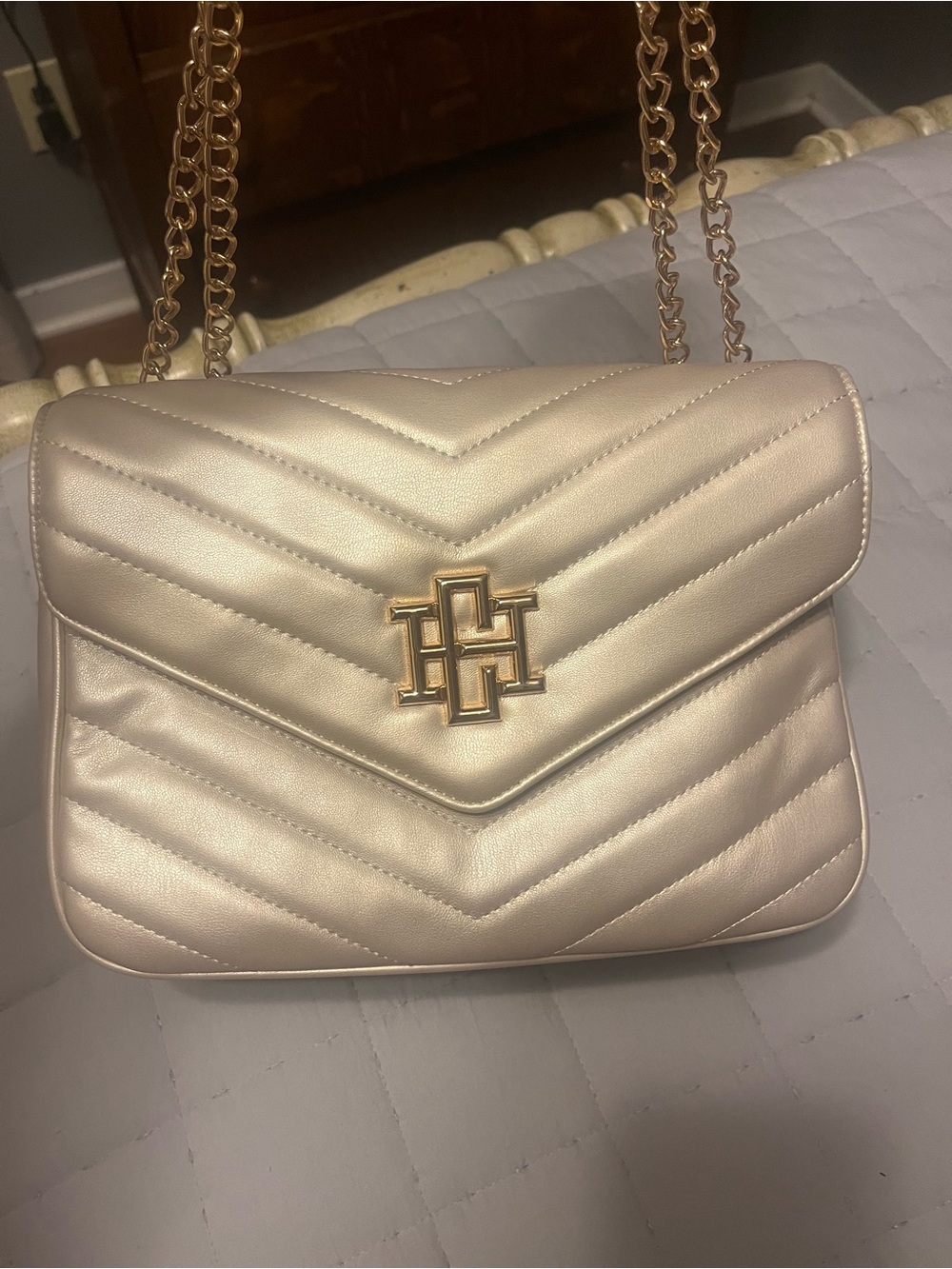 Gold-Tone Quilted Cream Crossbody Bag